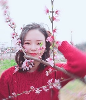 小桌子的第一张照片--唐山相亲服务中心