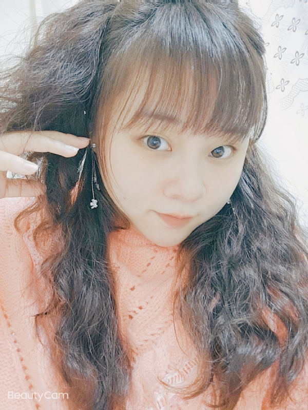 艾薇儿的第一张照片--唐山相亲服务中心