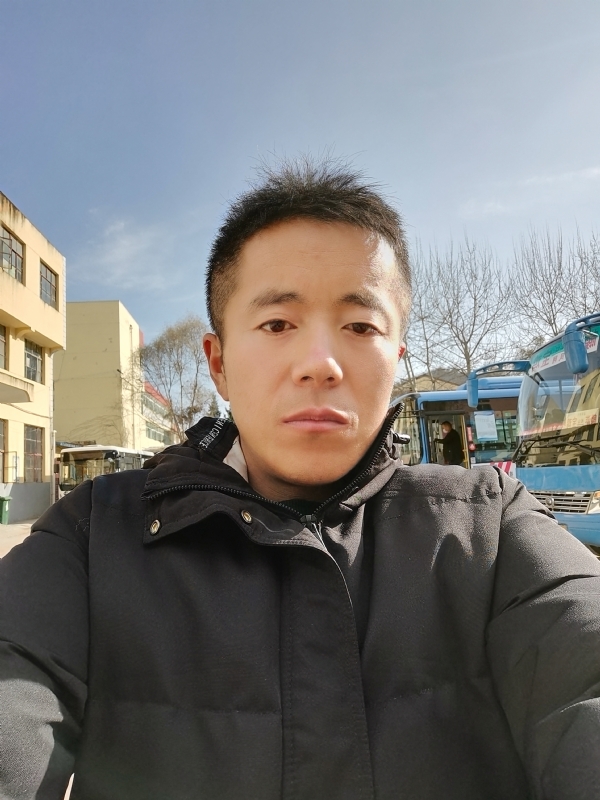 孤独的云的第一张照片--唐山相亲服务中心