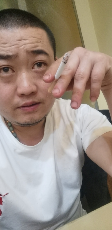 孤独的螃蟹的第一张照片--唐山相亲服务中心