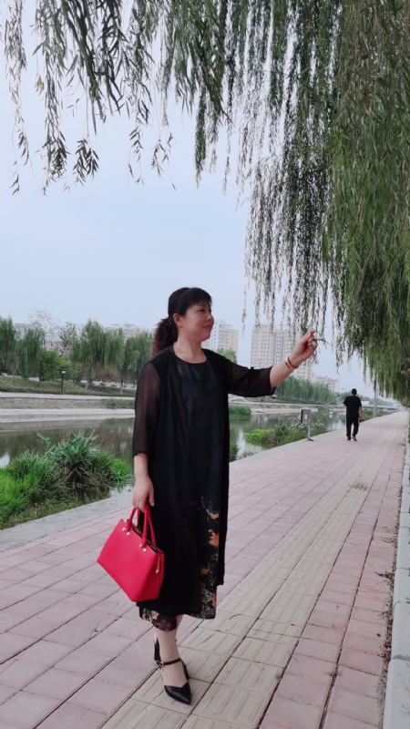 周本玲的第一张照片--唐山相亲服务中心