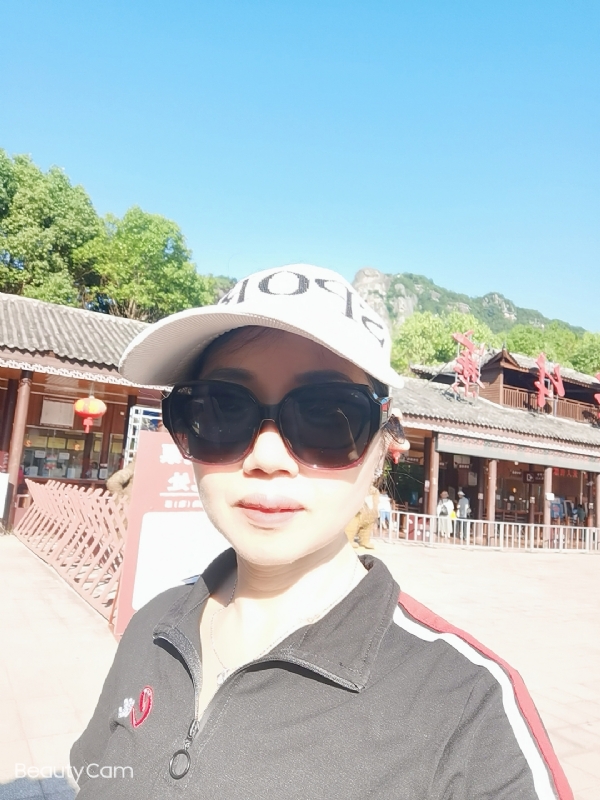 山百合的第一张照片--唐山相亲服务中心