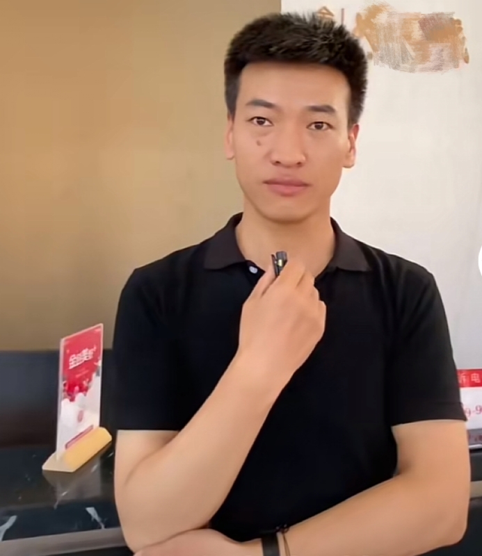 一杯梁白开的第一张照片--唐山相亲服务中心