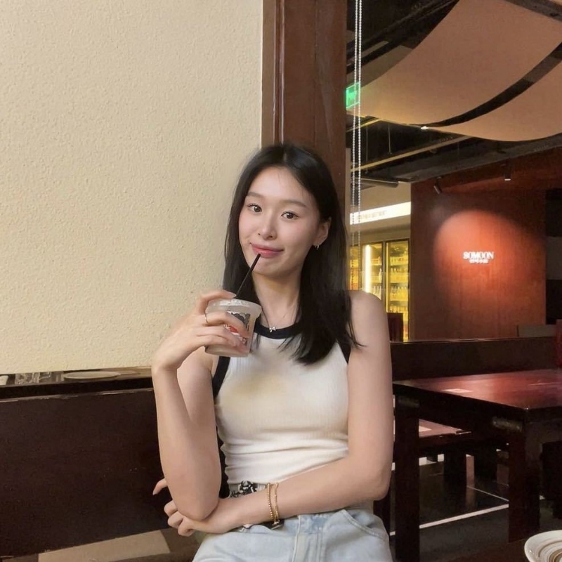 羽毛的第一张照片--唐山相亲服务中心