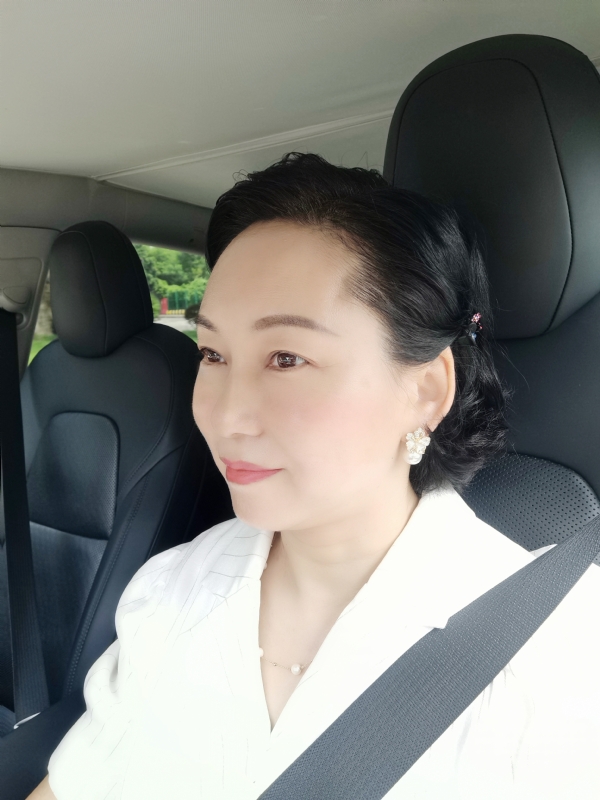 艳阳天的第一张照片--唐山相亲服务中心